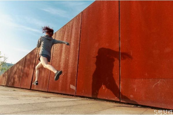 做運動出汗對皮膚好嗎 大量出汗對皮膚的好處 做運動出汗對皮膚好嗎 大量出汗對皮膚的好處