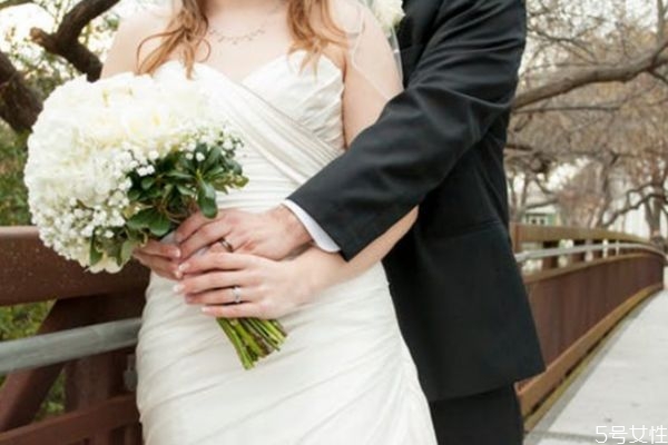 為什么男朋友給不了我安全感 男友給不到安全感怎么辦 為什么男朋友給不了我安全感 男友給不到安全感怎么辦