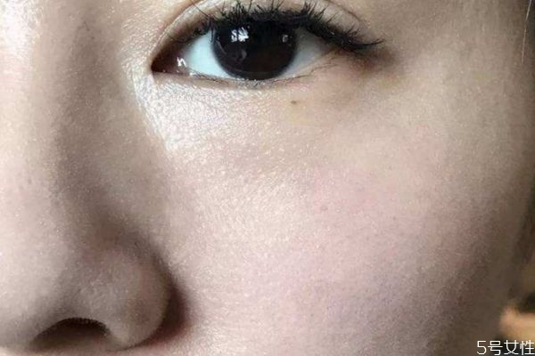 如何預(yù)防鼻子卡粉 如何解決鼻子卡粉 如何預(yù)防鼻子卡粉 如何解決鼻子卡粉