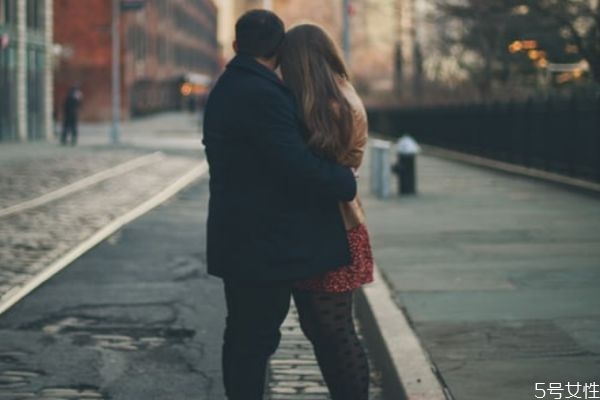 男生會(huì)隨便撩女生嗎 男生追女生撩和追有什么區(qū)別 男生會(huì)隨便撩女生嗎 男生追女生撩和追有什么區(qū)別