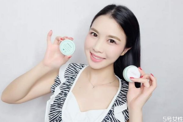 夏天怎么定妝才好 夏季定妝的方法 夏天怎么定妝才好 夏季定妝的方法