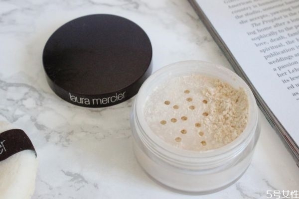 夏天怎么定妝才好 夏季定妝的方法 夏天怎么定妝才好 夏季定妝的方法