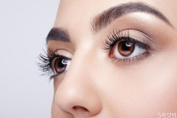 妝容容易花怎么辦 容易花妝是什么原因 妝容容易花怎么辦 容易花妝是什么原因