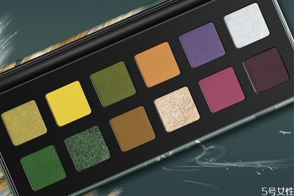 補(bǔ)妝可以用粉餅后再用散粉嗎 補(bǔ)妝可以用定妝噴霧嗎 補(bǔ)妝可以用粉餅后再用散粉嗎 補(bǔ)妝可以用定妝噴霧嗎