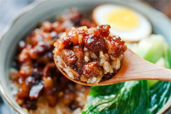 鹵肉飯的熱量 鹵肉飯吃了長胖嗎 鹵肉飯的熱量 鹵肉飯吃了長胖嗎