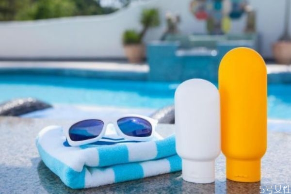 妝前乳和隔離霜哪個(gè)先用 妝前乳能隔離彩妝嗎 妝前乳和隔離霜哪個(gè)先用 妝前乳能隔離彩妝嗎