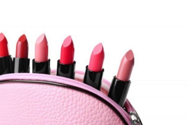 用口紅嘴唇脫皮怎么辦 一涂口紅就脫皮怎么辦 用口紅嘴唇脫皮怎么辦 一涂口紅就脫皮怎么辦