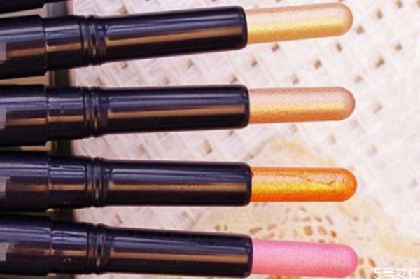 珠光眼影筆有什么用 珠光眼影可以直接用嗎 珠光眼影筆有什么用 珠光眼影可以直接用嗎