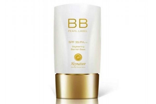 防曬霜bb霜應(yīng)先涂哪個(gè) bb霜和防曬霜的區(qū)別 防曬霜bb霜應(yīng)先涂哪個(gè) bb霜和防曬霜的區(qū)別