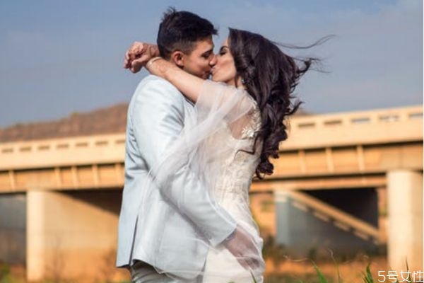 男生分手多少天最思念對(duì)方 一般分手第幾天最難熬 男生分手多少天最思念對(duì)方 一般分手第幾天最難熬