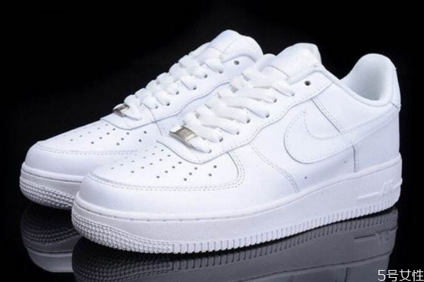 空軍一號男款和女款的區(qū)別 空軍一號男款和女款的不同 空軍一號男款和女款的區(qū)別 空軍一號男款和女款的不同
