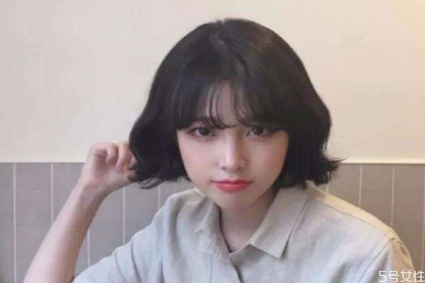 用吹風機怎么吹卷發(fā) 吹風機吹頭發(fā)的技巧 用吹風機怎么吹卷發(fā) 吹風機吹頭發(fā)的技巧