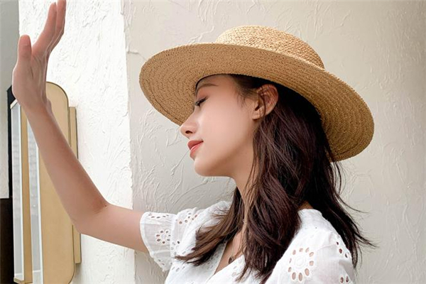 平頂草帽配什么發(fā)型好看 平頂草帽適合什么發(fā)型 平頂草帽配什么發(fā)型好看 平頂草帽適合什么發(fā)型