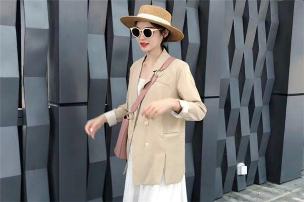 平頂草帽配什么發(fā)型好看 平頂草帽適合什么發(fā)型 平頂草帽配什么發(fā)型好看 平頂草帽適合什么發(fā)型