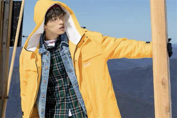 男生黃色棉服怎么搭配 男生黃色棉服里面穿什么好看 男生黃色棉服怎么搭配 男生黃色棉服里面穿什么好看