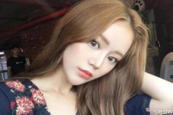 做完柔順可以用卷發(fā)棒嗎 頭發(fā)拉直后能用卷發(fā)棒嗎 做完柔順可以用卷發(fā)棒嗎 頭發(fā)拉直后能用卷發(fā)棒嗎