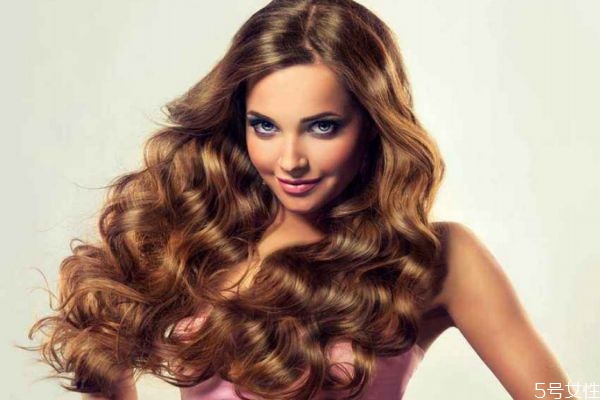 卷發(fā)晚上睡覺怎么保持 卷發(fā)第二天怎么打理 卷發(fā)晚上睡覺怎么保持 卷發(fā)第二天怎么打理