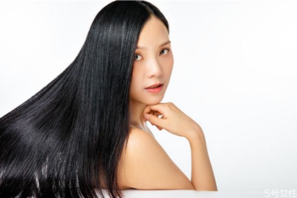 直發(fā)夾板怎么弄卷發(fā) 直發(fā)夾板弄卷發(fā)方法 直發(fā)夾板怎么弄卷發(fā) 直發(fā)夾板弄卷發(fā)方法