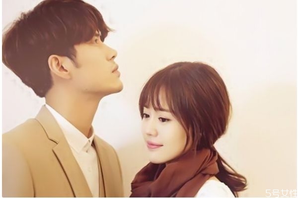 日常關(guān)心問候女生的話 真正愛你的人經(jīng)典語錄 日常關(guān)心問候女生的話 真正愛你的人經(jīng)典語錄