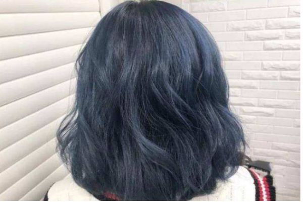 打蠟的藍(lán)黑色褪色會(huì)變什么顏色 藍(lán)黑色掉色過程