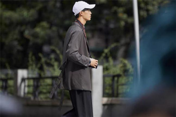 2020年流行什么樣的休閑西裝 2020年休閑西裝流行款式 2020年流行什么樣的休閑西裝 2020年休閑西裝流行款式