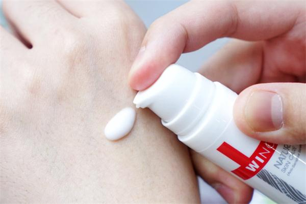 薇諾娜特護霜能長期用嗎 薇諾娜特護霜有酒精嗎 薇諾娜特護霜能長期用嗎 薇諾娜特護霜有酒精嗎