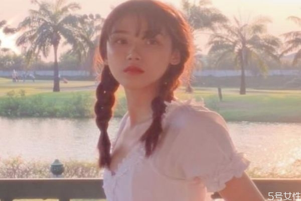 假發(fā)噴了發(fā)膠怎么洗 沒有發(fā)網(wǎng)怎么戴假發(fā) 假發(fā)噴了發(fā)膠怎么洗 沒有發(fā)網(wǎng)怎么戴假發(fā)