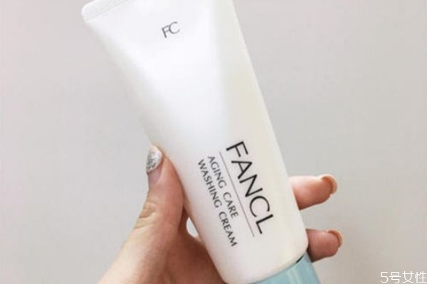 去角質(zhì)洗面奶多久用一次 去角質(zhì)有哪些誤區(qū) 去角質(zhì)洗面奶多久用一次 去角質(zhì)有哪些誤區(qū)