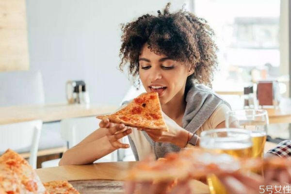 減肥期間餓怎么克制 減肥期間餓了怎么辦 減肥期間餓怎么克制 減肥期間餓了怎么辦