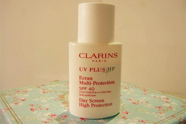 嬌韻詩清透美白防曬乳敏感肌能用嗎 嬌韻詩清透美白防曬乳有幾個色號 嬌韻詩清透美白防曬乳敏感肌能用嗎 嬌韻詩清透美白防曬乳有幾個色號