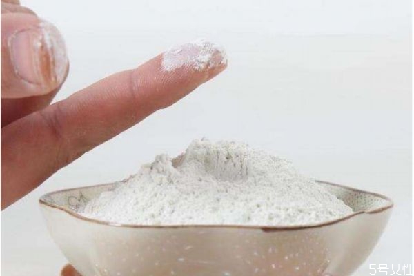 珍珠粉應(yīng)該怎么去除黑頭 珍珠粉去除黑頭的方法 珍珠粉應(yīng)該怎么去除黑頭 珍珠粉去除黑頭的方法