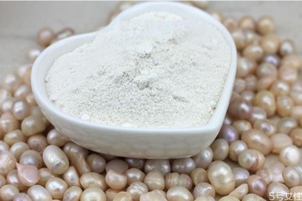 珍珠粉應(yīng)該怎么去除黑頭 珍珠粉去除黑頭的方法 珍珠粉應(yīng)該怎么去除黑頭 珍珠粉去除黑頭的方法