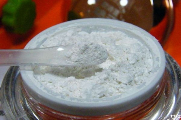 珍珠粉應(yīng)該怎么去除黑頭 珍珠粉去除黑頭的方法 珍珠粉應(yīng)該怎么去除黑頭 珍珠粉去除黑頭的方法