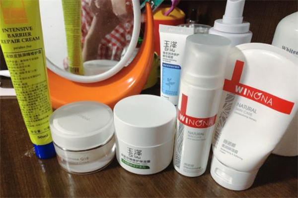 薇諾娜特護(hù)霜多少錢一瓶 薇諾娜特護(hù)霜保質(zhì)期多久 薇諾娜特護(hù)霜多少錢一瓶 薇諾娜特護(hù)霜保質(zhì)期多久