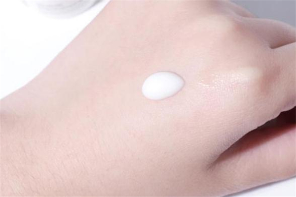 薇諾娜特護霜晚上可以用嗎 薇諾娜特護霜晚上用會堵塞毛孔嗎 薇諾娜特護霜晚上可以用嗎 薇諾娜特護霜晚上用會堵塞毛孔嗎