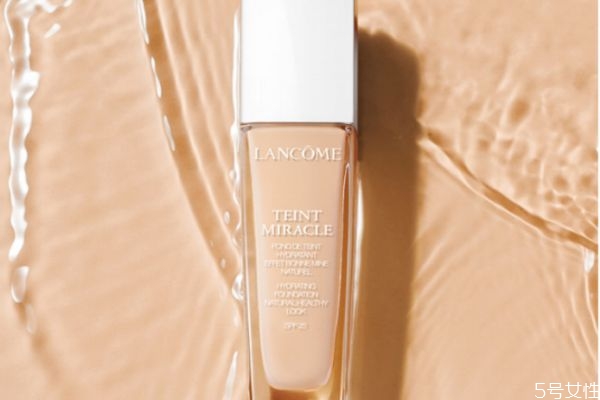 如何才能將粉底卸得干凈 怎么辨別水性粉底 如何才能將粉底卸得干凈 怎么辨別水性粉底