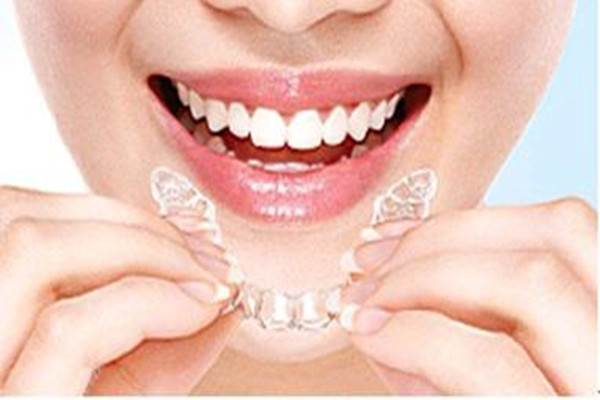 摘隱形牙套的方法 摘隱形牙套要注意什么 摘隱形牙套的方法 摘隱形牙套要注意什么
