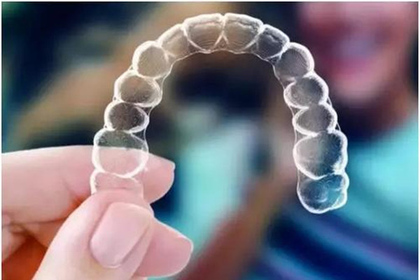 牙洞補(bǔ)牙要戴牙套嗎 什么樣的牙洞補(bǔ)牙不用戴牙套 牙洞補(bǔ)牙要戴牙套嗎 什么樣的牙洞補(bǔ)牙不用戴牙套