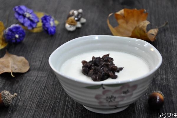 雙皮奶應(yīng)該怎么做 雙皮奶的簡單做法 雙皮奶應(yīng)該怎么做 雙皮奶的簡單做法