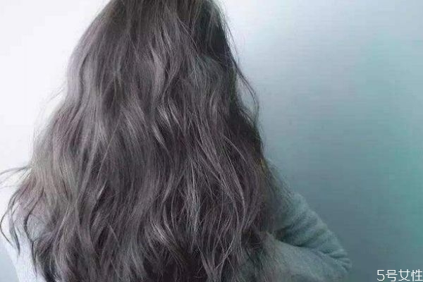 頭發(fā)漂過還能染什么色 漂過的頭發(fā)能染棕色嗎 頭發(fā)漂過還能染什么色 漂過的頭發(fā)能染棕色嗎