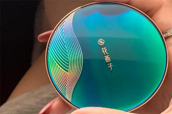 花西子蠶絲蜜粉餅適合什么膚質(zhì) 花西子蠶絲蜜粉餅適合油皮嗎 花西子蠶絲蜜粉餅適合什么膚質(zhì) 花西子蠶絲蜜粉餅適合油皮嗎