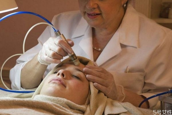 護(hù)膚的正確方法有什么 什么是護(hù)膚的正確方法 護(hù)膚的正確方法有什么 什么是護(hù)膚的正確方法