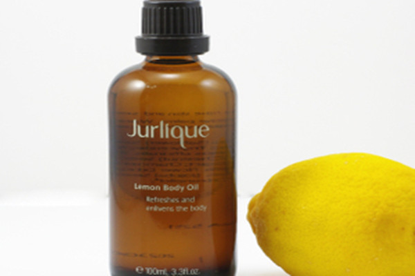 茱莉蔻檸檬身體按摩油的使用方法 茱莉蔻檸檬身體按摩油的功效 茱莉蔻檸檬身體按摩油的使用方法 茱莉蔻檸檬身體按摩油的功效