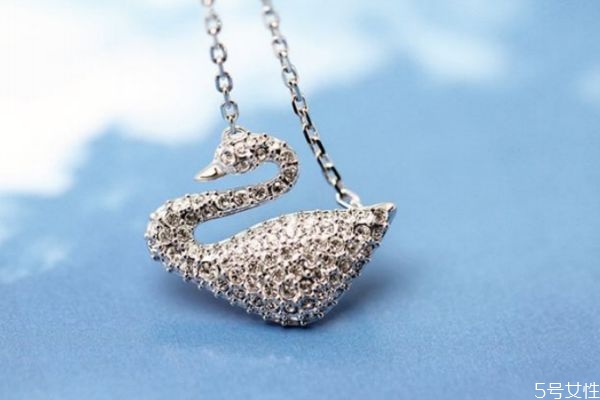 施華洛世奇項(xiàng)鏈掉色的原因 為什么施華洛世奇項(xiàng)鏈會(huì)掉色 施華洛世奇項(xiàng)鏈掉色的原因 為什么施華洛世奇項(xiàng)鏈會(huì)掉色