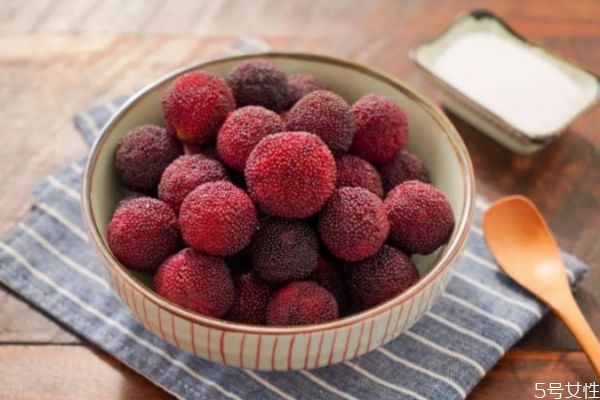 楊梅為什么那么酸 楊梅很酸的原因有什么 楊梅為什么那么酸 楊梅很酸的原因有什么