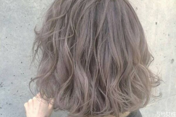 漂發(fā)對(duì)頭發(fā)的傷害有什么 什么是漂發(fā)對(duì)頭發(fā)的危害 漂發(fā)對(duì)頭發(fā)的傷害有什么 什么是漂發(fā)對(duì)頭發(fā)的危害