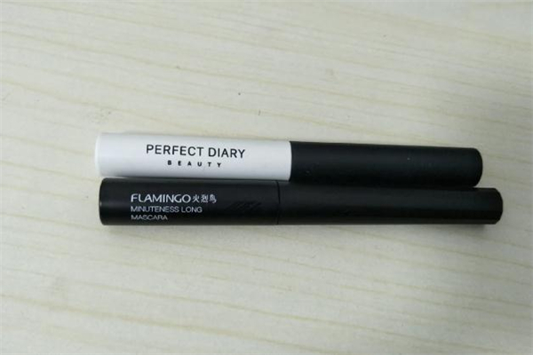 完美日記睫毛膏難卸嗎 完美日記睫毛膏干了怎么辦 完美日記睫毛膏難卸嗎 完美日記睫毛膏干了怎么辦