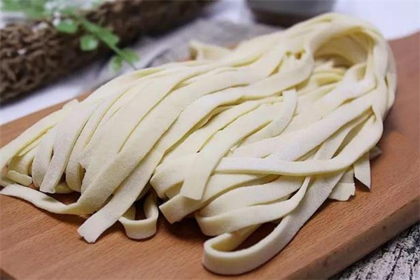 手搟面的做法 手搟面怎么做勁道 手搟面的做法 手搟面怎么做勁道