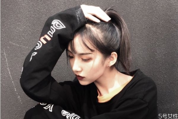 怎樣引起高冷女生的興趣 引起高冷女生的興趣的方法 怎樣引起高冷女生的興趣 引起高冷女生的興趣的方法