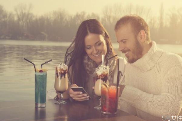 怎么結(jié)束夫妻冷戰(zhàn)分居 夫妻吵架冷戰(zhàn)多久離婚 怎么結(jié)束夫妻冷戰(zhàn)分居 夫妻吵架冷戰(zhàn)多久離婚